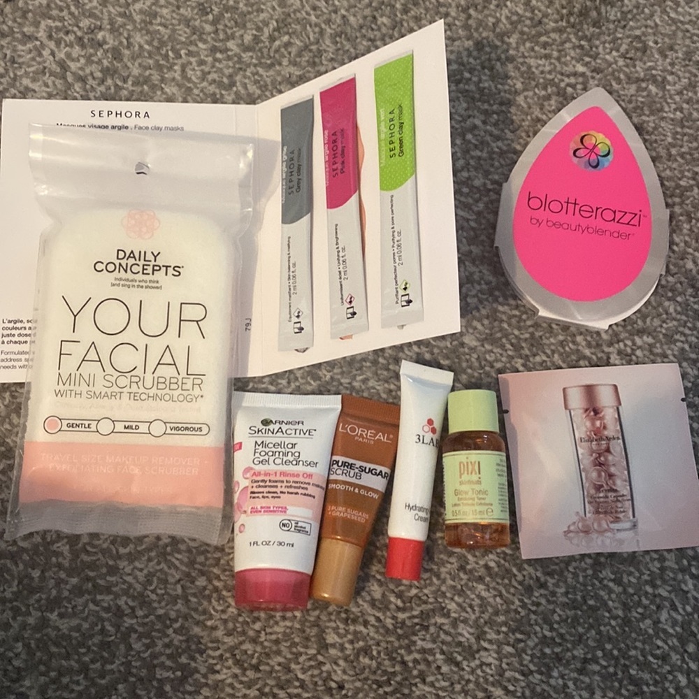 🆕 Beauty bundle with makeup bag - Picture 2 of 10